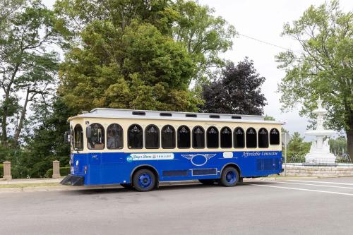 Free Shop & Shore Trolley at Stop 4
