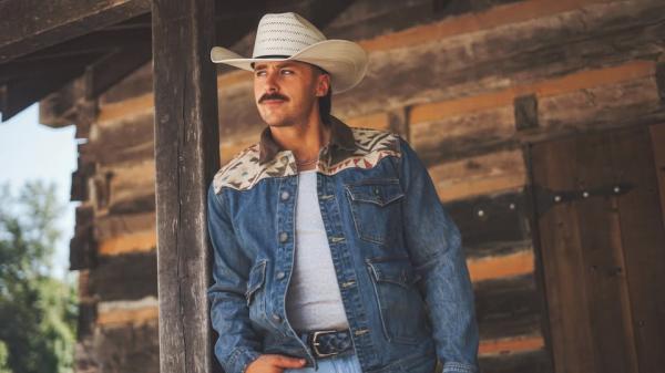 Nashville Recording Artist: Dylan Raymond at The Livery