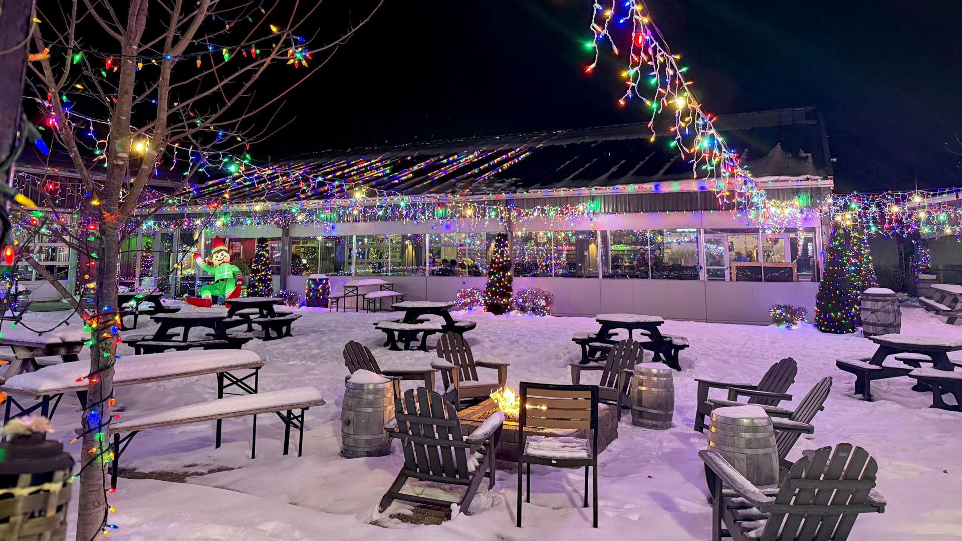 Holiday lights and decorations at Watermark Brewing Company.