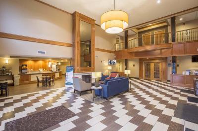 Lobby at Comfort Suites in Benton Harbor