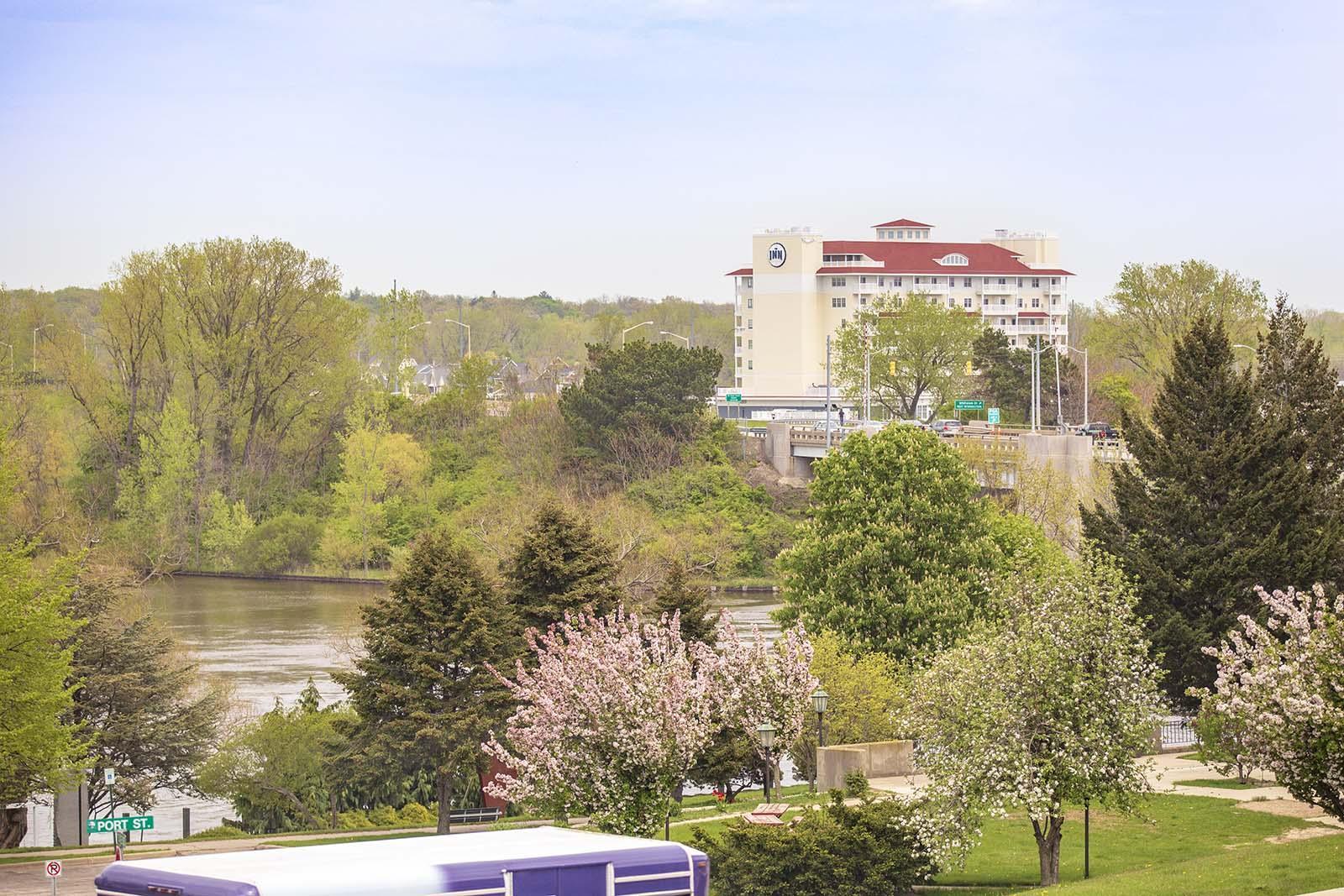 Exterior of Inn at Harbor Shores