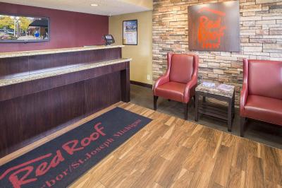 Lobby of Red Roof Inn