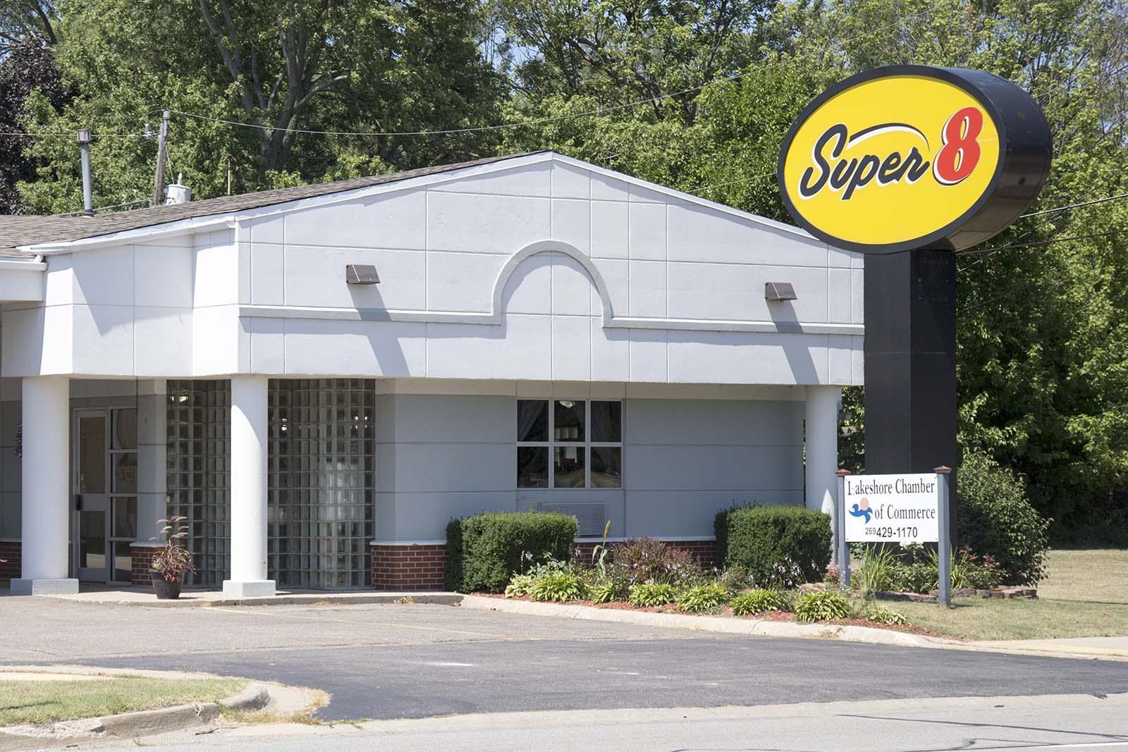 Exterior of Super 8