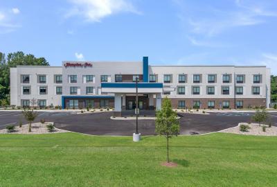 Exterior of Hampton Inn & Suites