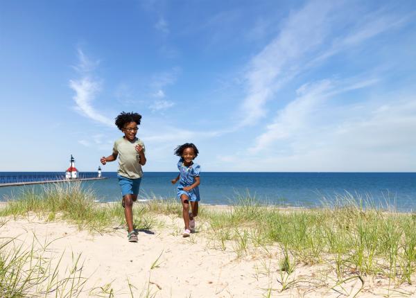 Children running on the beach at Tiscornia Park