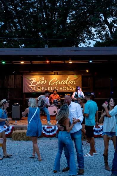 Round Barn Public House Beer Garden