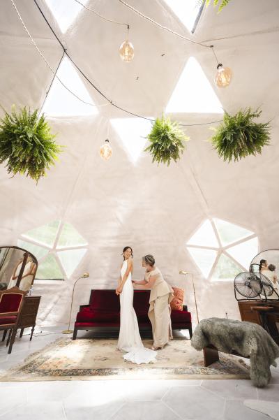 A private space to get ready, fully furnished and prepared for your day. This geodesic dome overlooks the ceremony meadow, for a smooth entrance out to your guests.