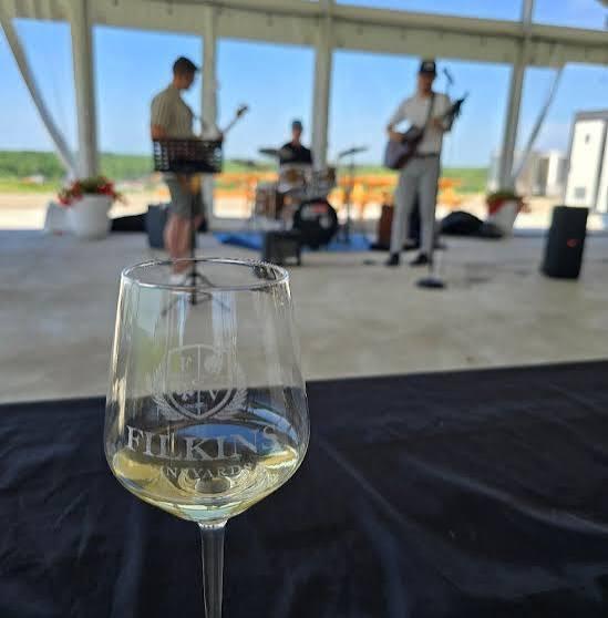 Filkins Vineyards Live Music 