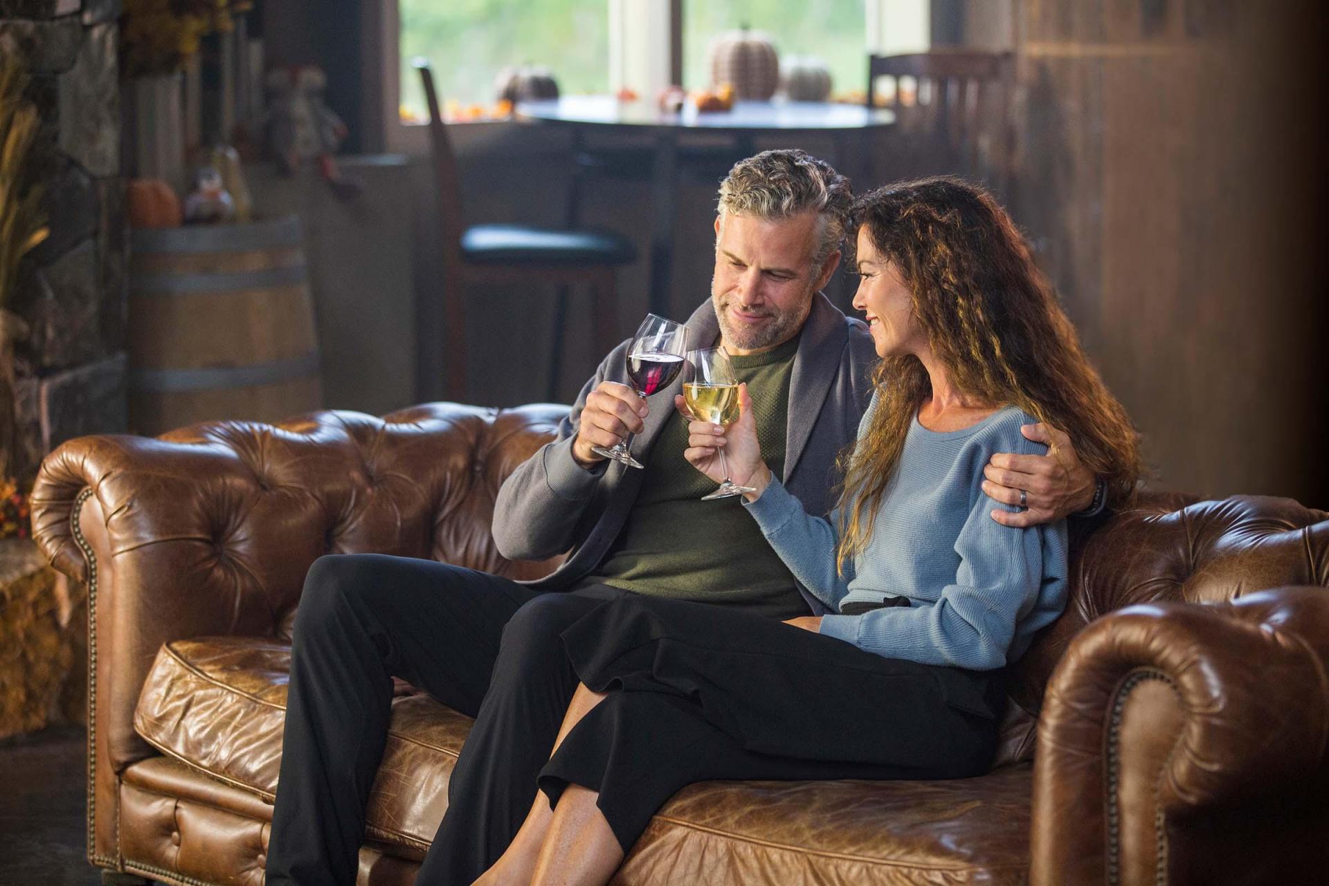 A couple enjoying wine at Dablon.