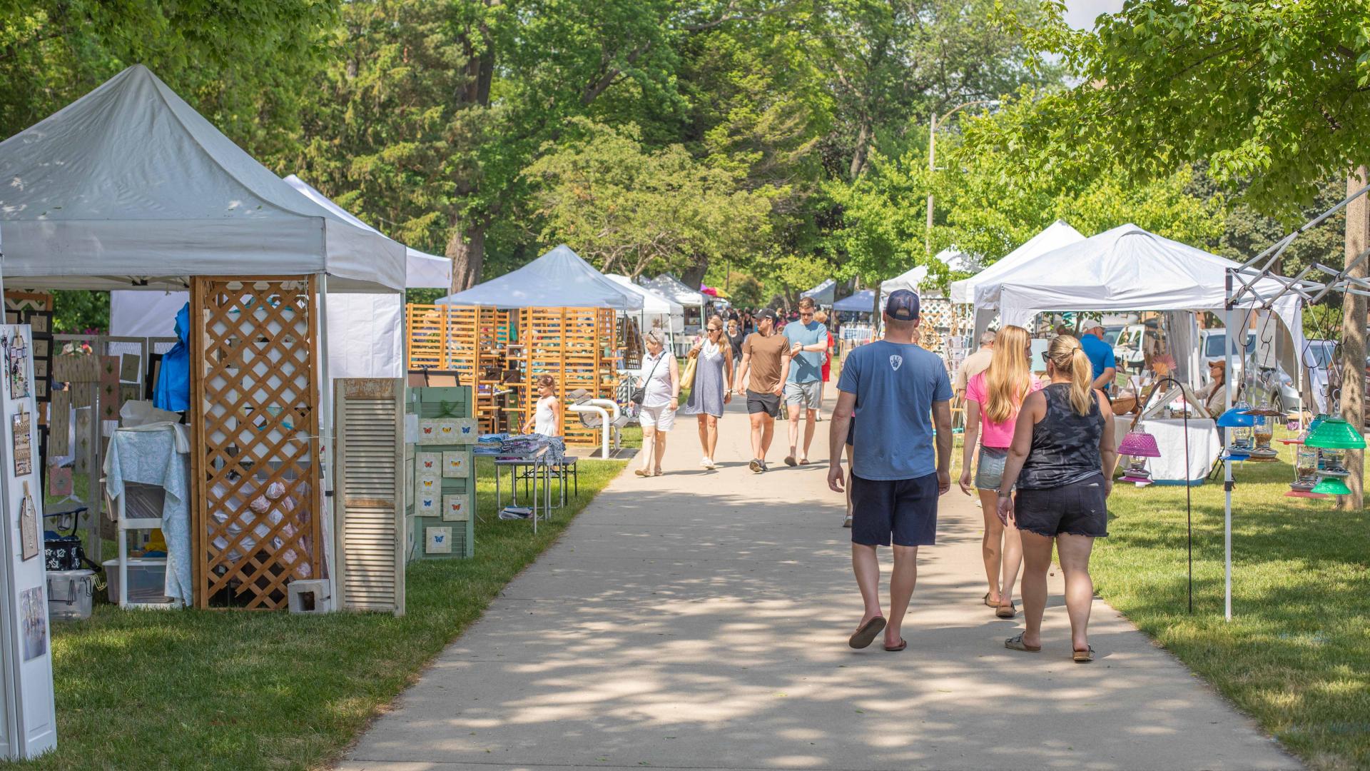 people walking through the lake bluff artisan fair