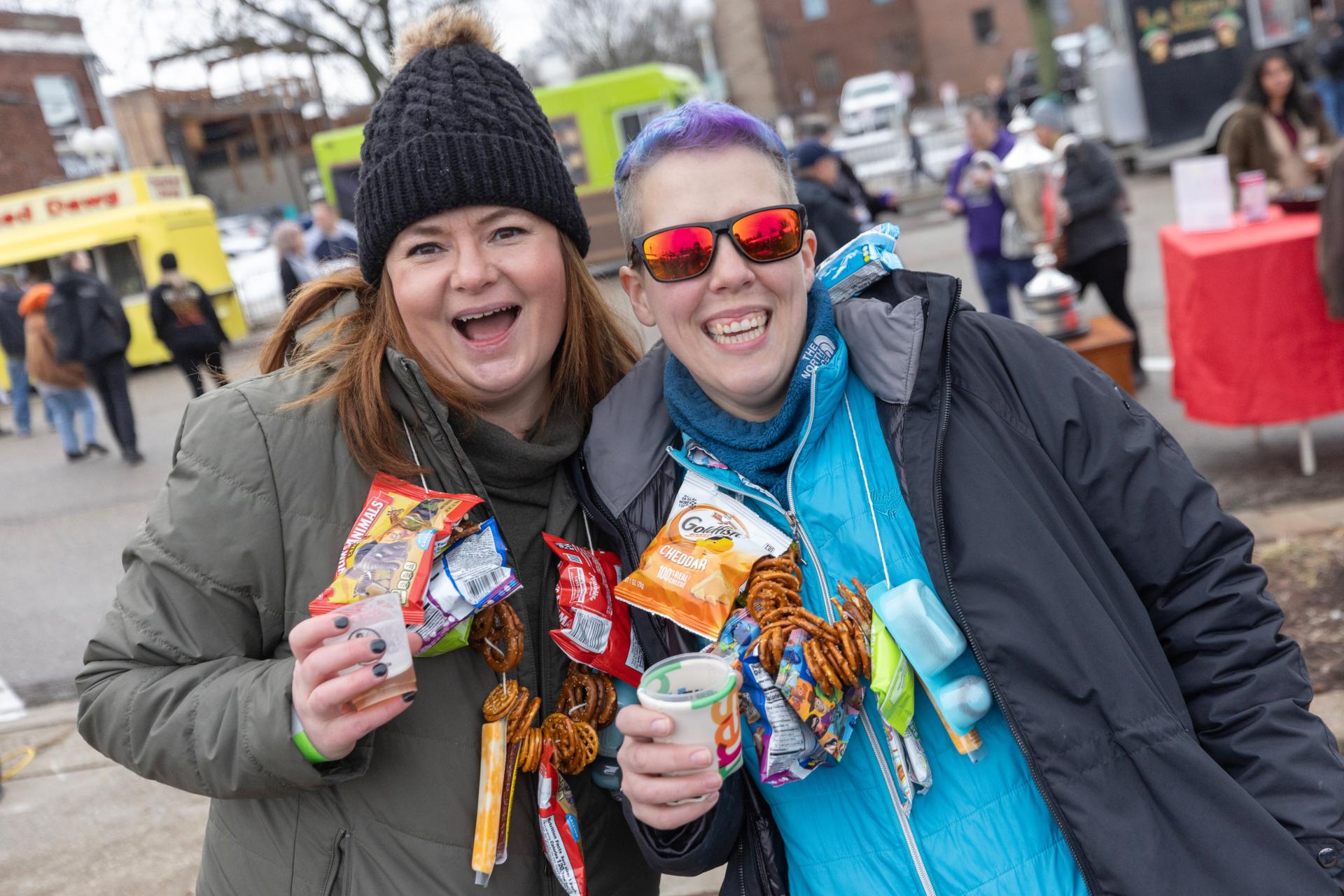 Beer-Fest-Snack-Girls