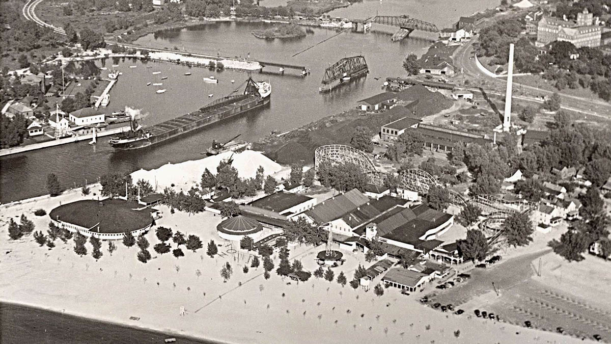Aerial view of Silver Beach taken in 1941